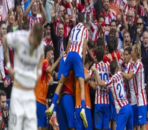 [NBA]斯玛特断球送长传 詹姆斯上反篮得分